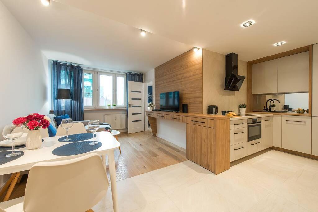 Rondo Onz P&O Serviced Apartments Warsaw Exterior photo
